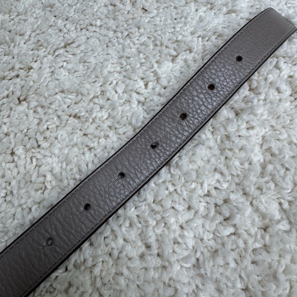 Tory Burch Taupe Leather Belt with Gold Emblem - Picture 3 of 4